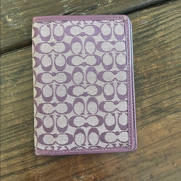 Coach leather purple passport holder - Picture 2 of 4